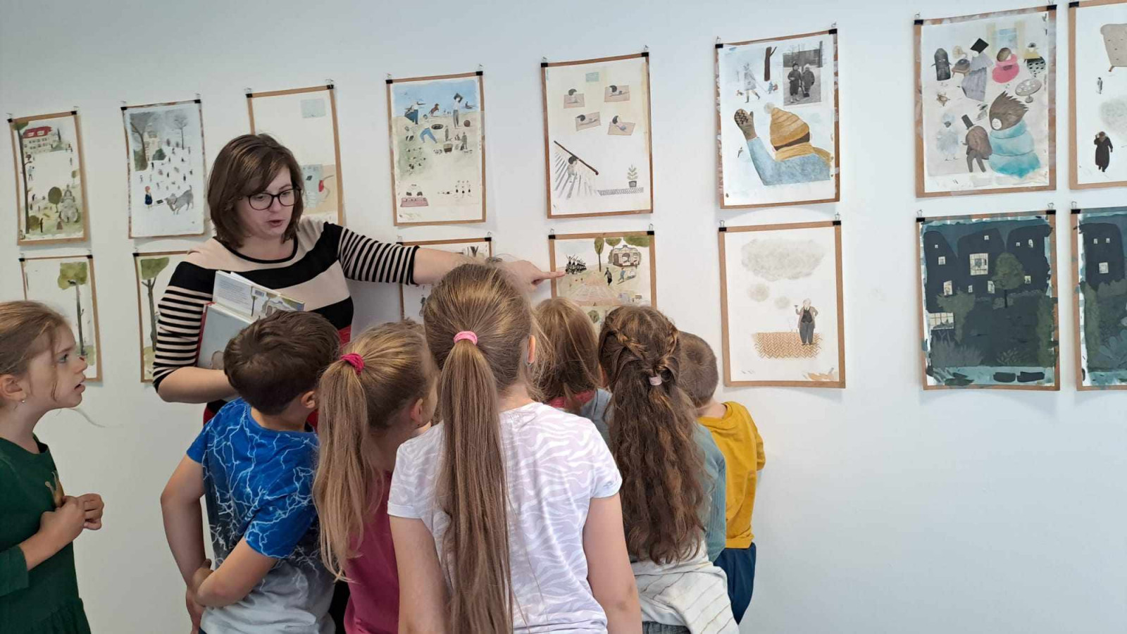 VÝTVARNIČENÍ V MALÉ GALERII