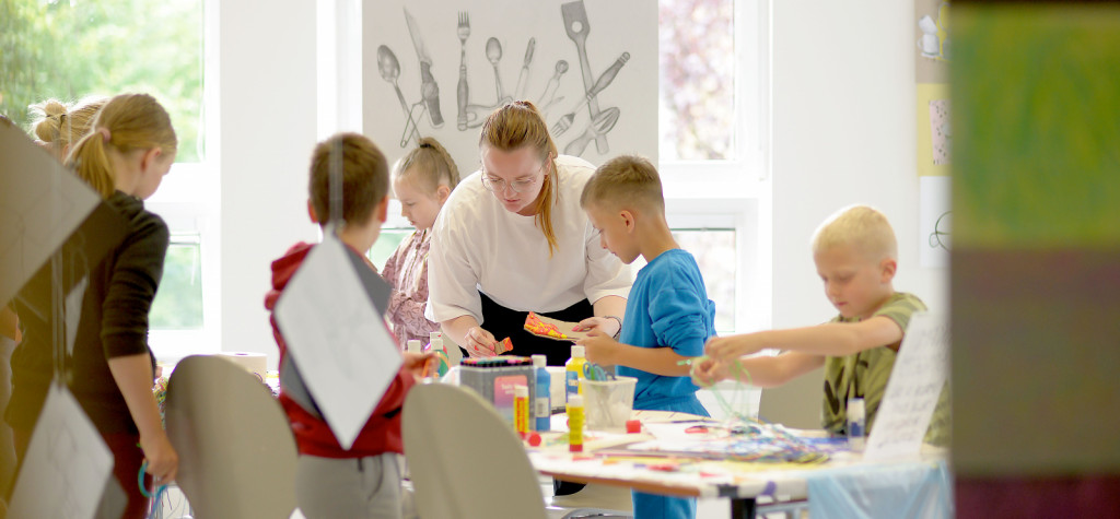 Výtvarničení v Malé galerii - Prázdniny v Třinci 2025