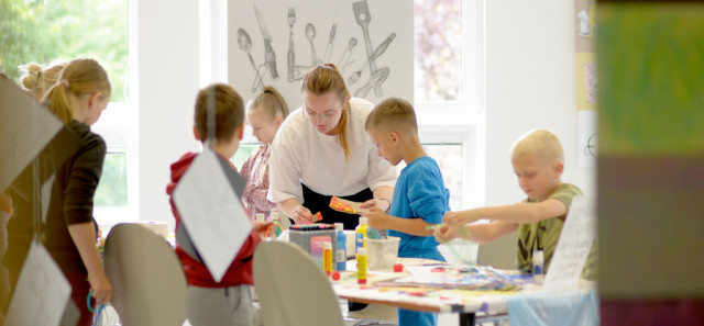 Výtvarničení v Malé galerii - Prázdniny v Třinci 2025