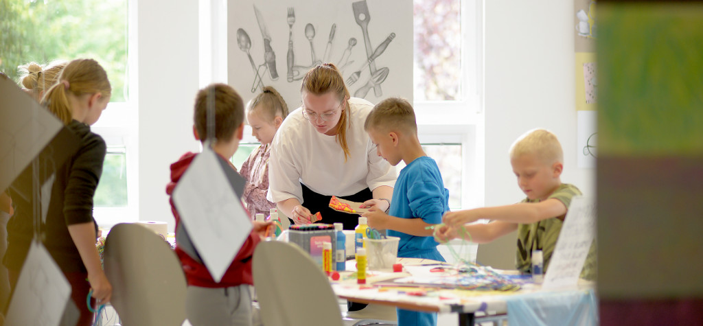 Hravé tvoření v galerii - Prázdniny v Třinci 2025